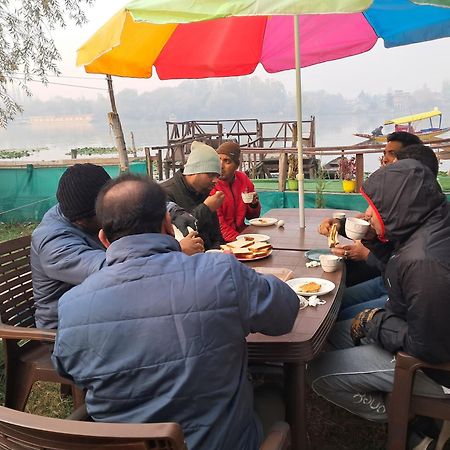 Lakeside Homestay Srinagar Exterior foto