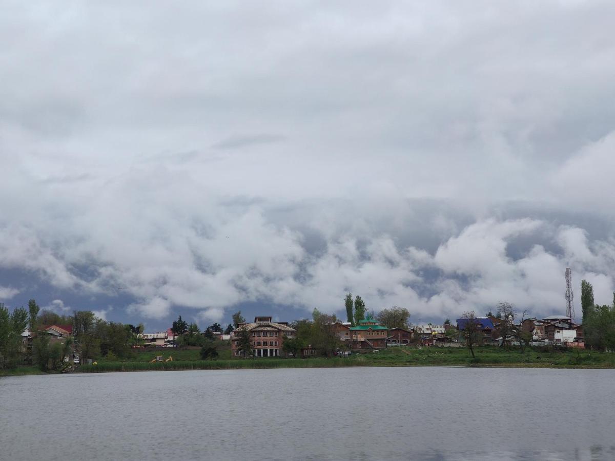 Lakeside Homestay Srinagar Exterior foto