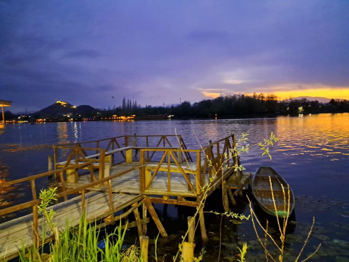 Lakeside Homestay Srinagar Exterior foto
