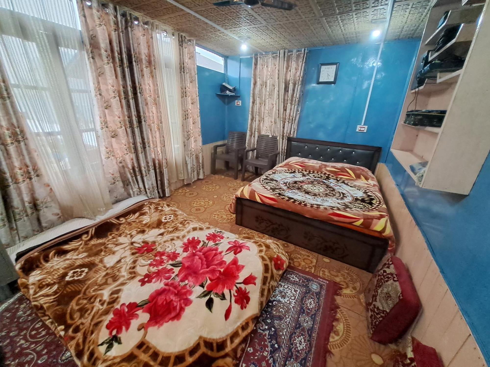 Lakeside Homestay Srinagar Exterior foto