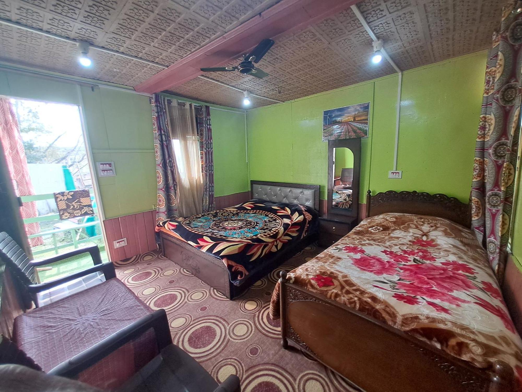 Lakeside Homestay Srinagar Exterior foto
