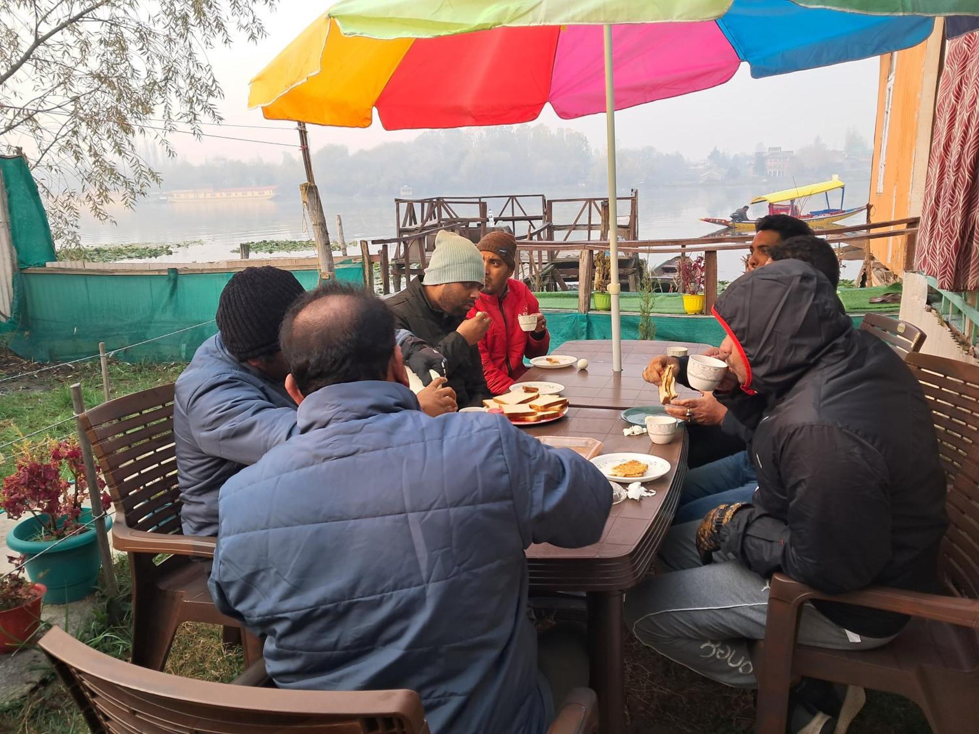 Lakeside Homestay Srinagar Exterior foto