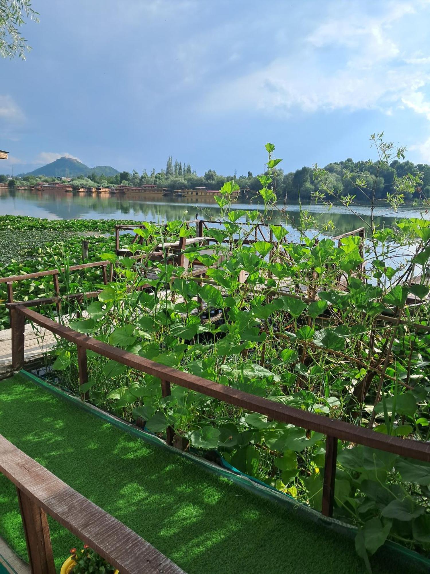 Lakeside Homestay Srinagar Exterior foto